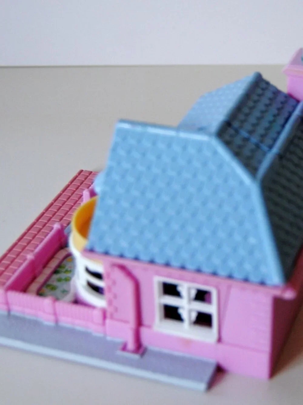 BlueBird Polly Pocket BAY WINDOW HOUSE Light Up Play Set  W/ 3 Figures 1993